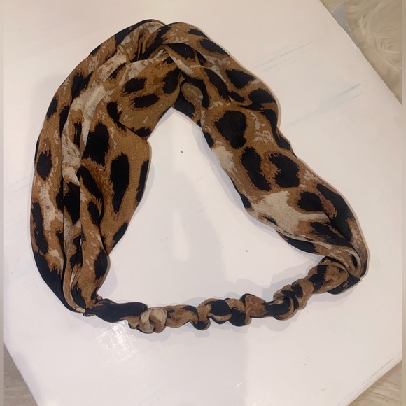 Leopard print twist knot headband - Picture 5 of 5